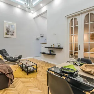 https://amazing-flat-semmelweis-street-budapest.inbudapesthotels.com